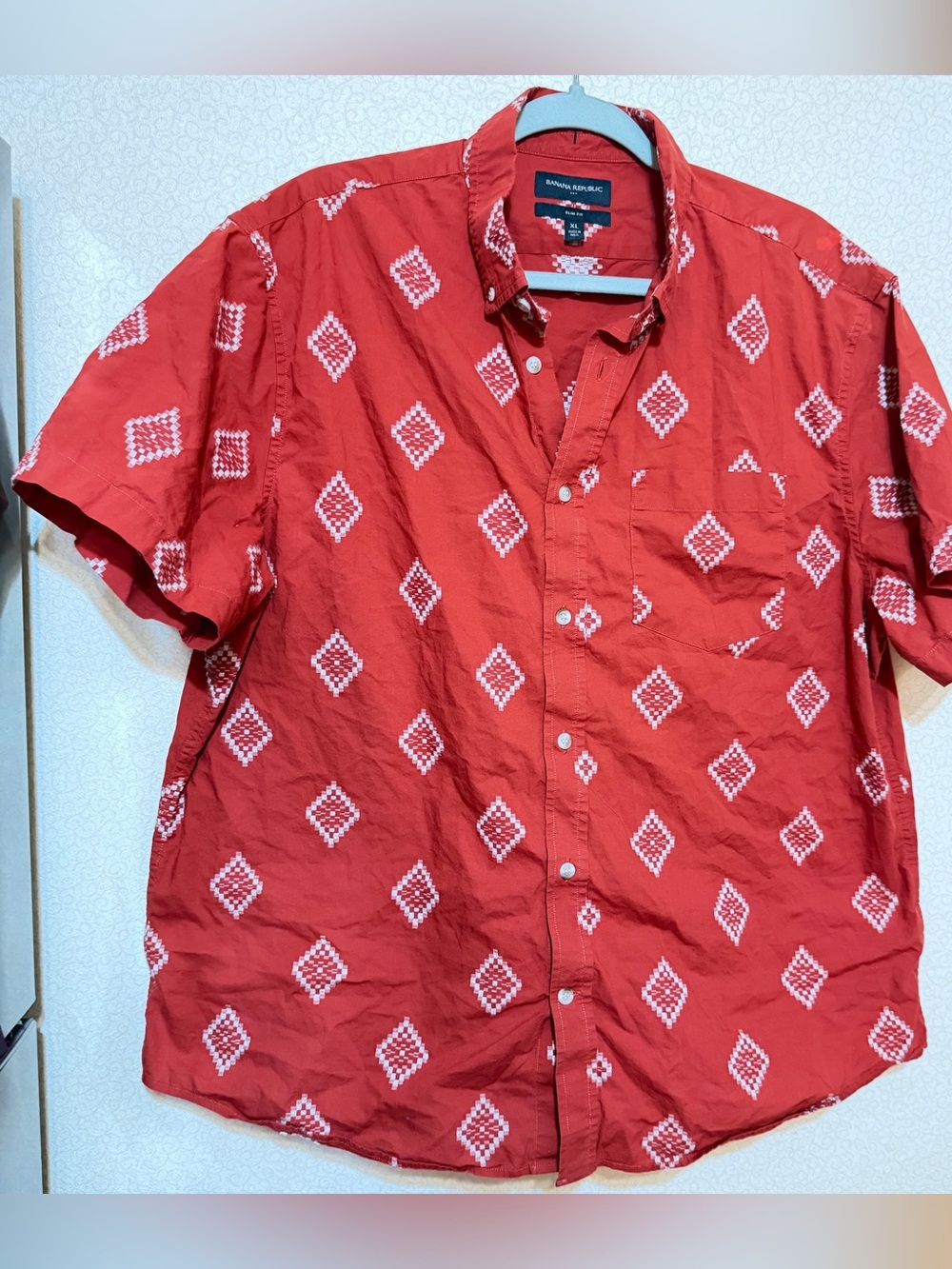 Banana Republic Men’s XL Slim Fit Red Geometric 100% Cotton Short Sleeve Shirt